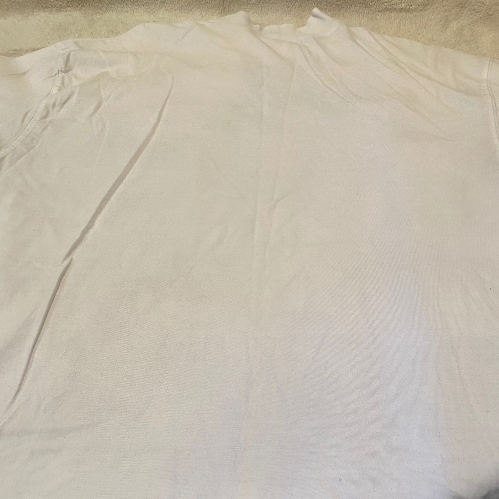 Men’s white tshirt